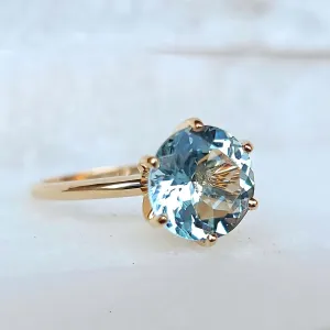 14K Aquamarine Ring in Yellow Gold