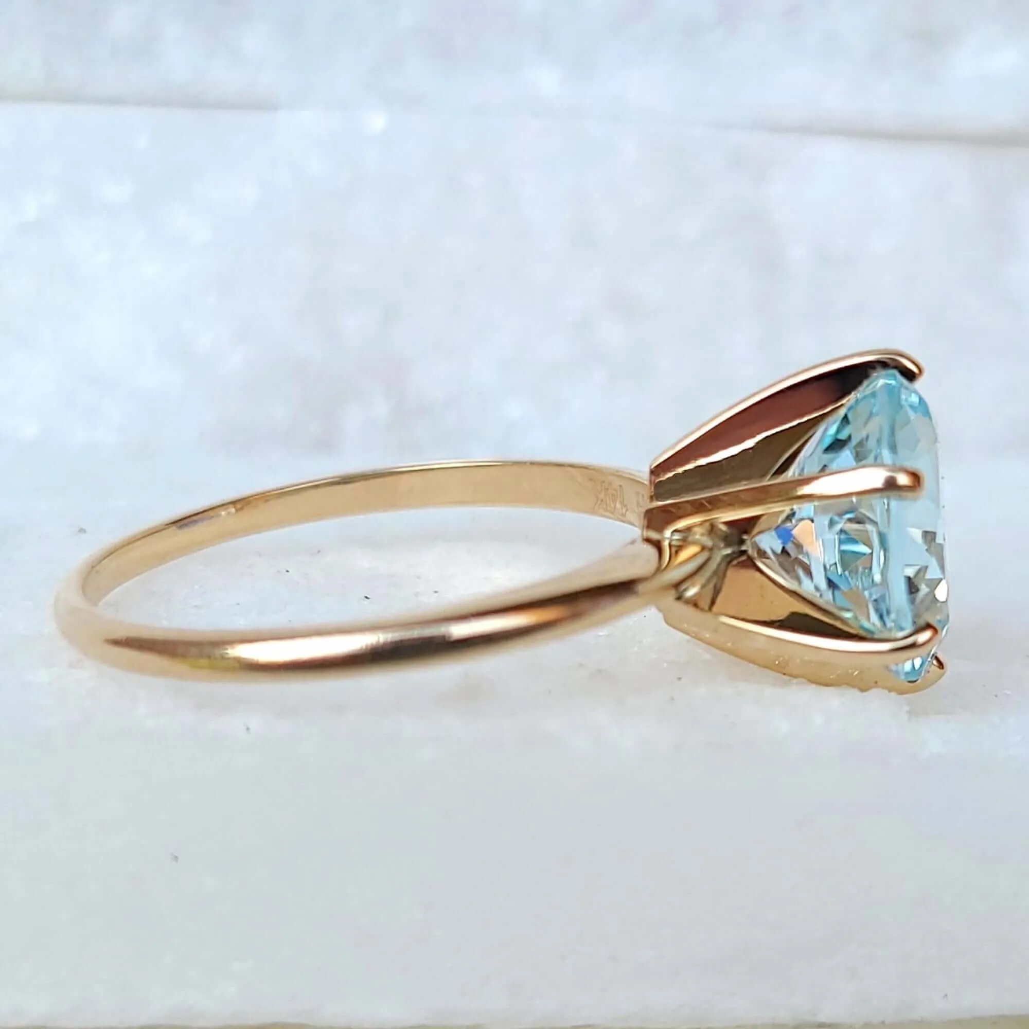 14K Aquamarine Ring in Yellow Gold