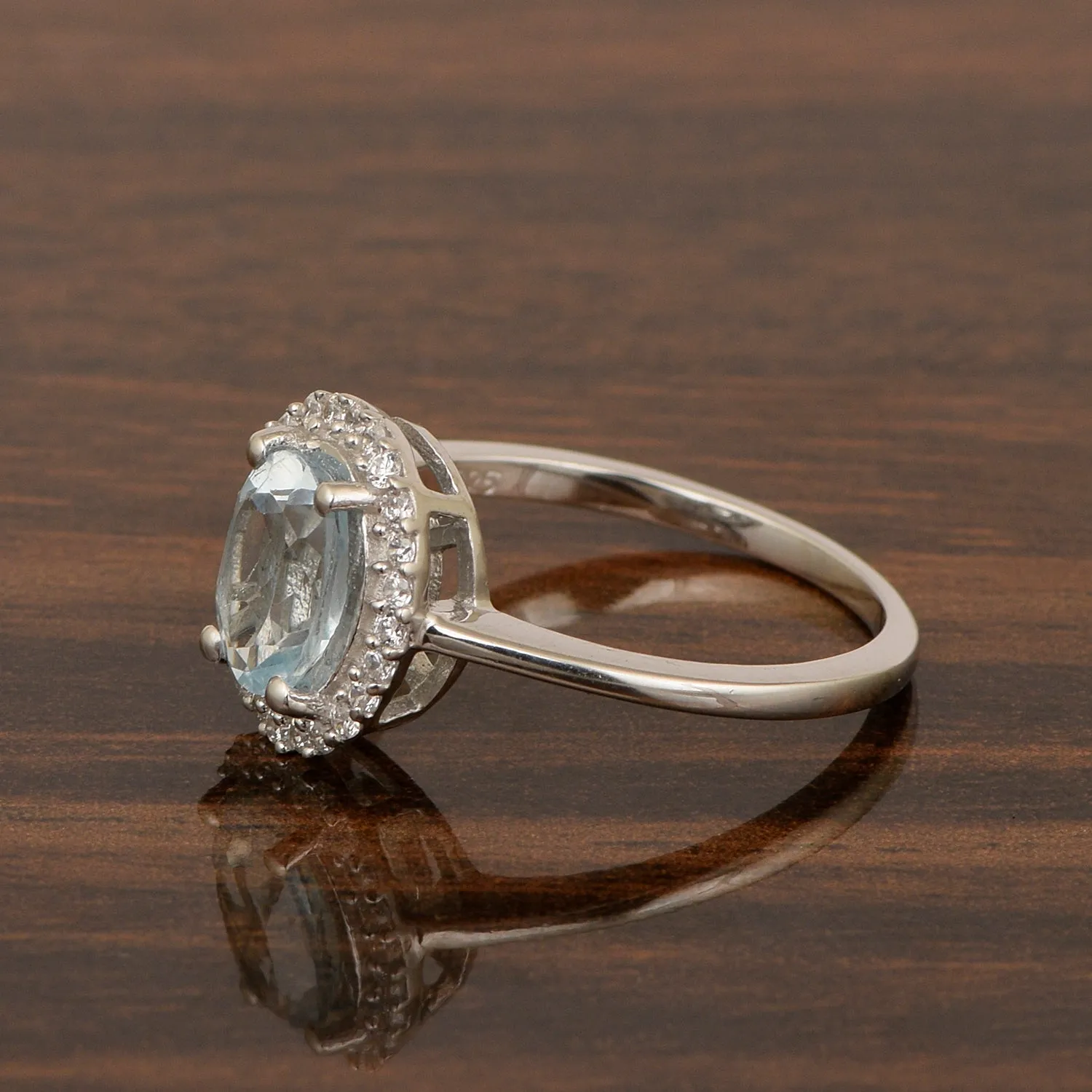 925 Sterling Silver 1.75 Ctw Oval Aquamarine & White Accents Women Ring