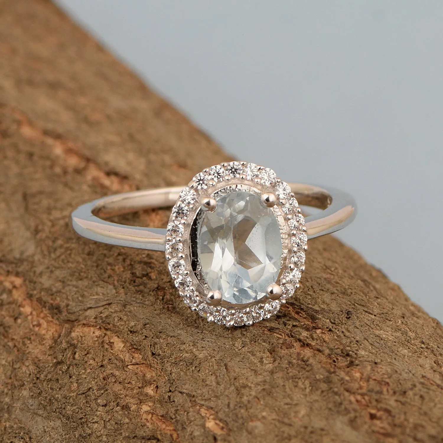 925 Sterling Silver 1.75 Ctw Oval Aquamarine & White Accents Women Ring