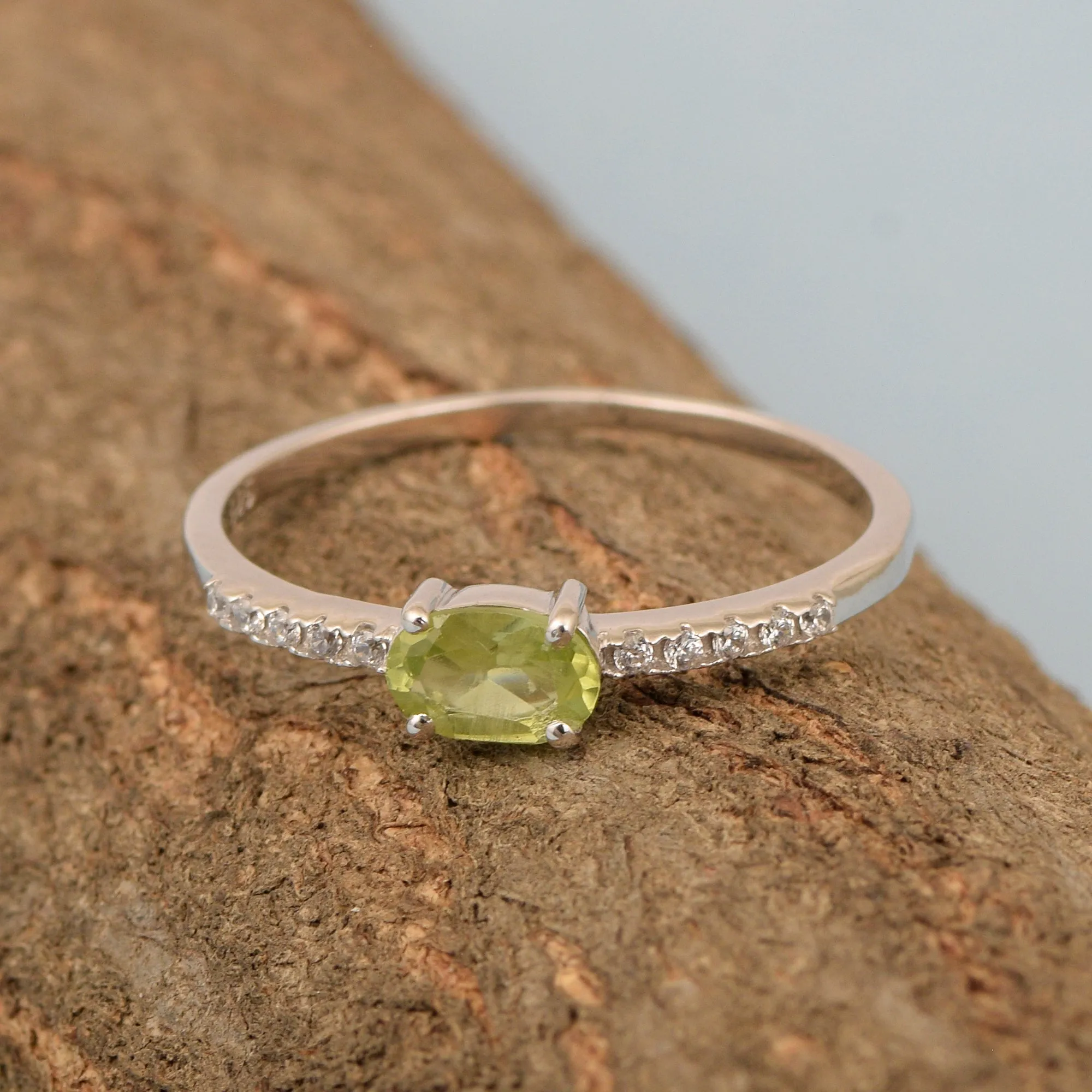 925 Sterling Silver Oval 0.65 Ctw Peridot Women Wedding Ring