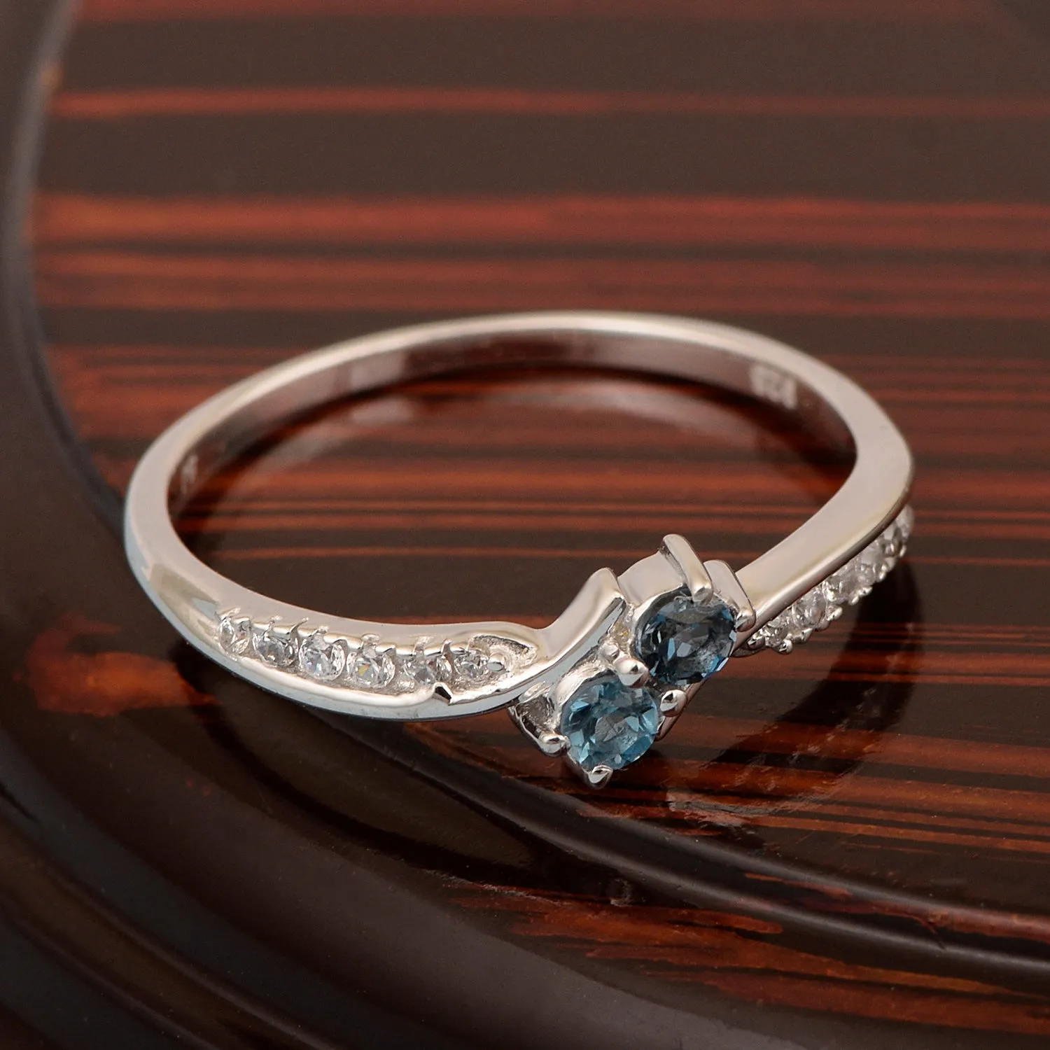 925 Sterling Silver Round 0.20 Ctw London Blue Topaz Women Engagement Ring