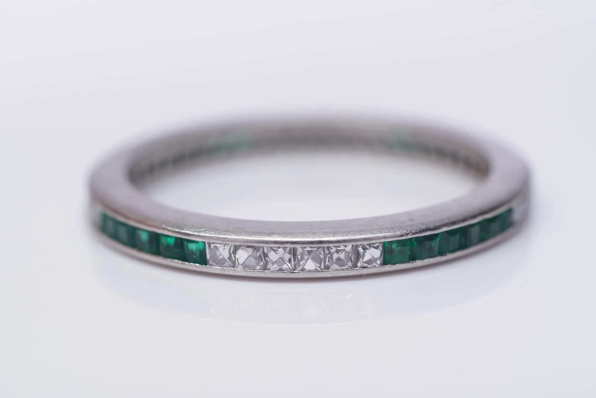 ART DECO FRENCH CUT DIAMOND AND NATURAL EMERALD ETERNITY BAND