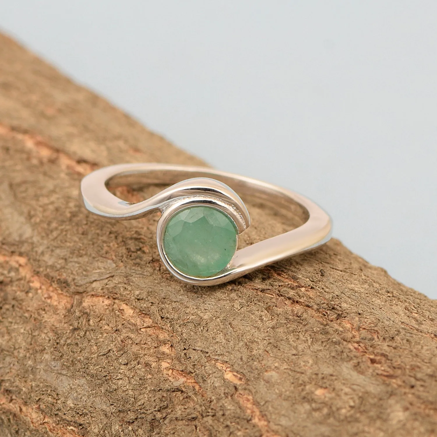 Bar-Set Solitaire 6mm Round Emerald Bypass Ring 925 Sterling Silver