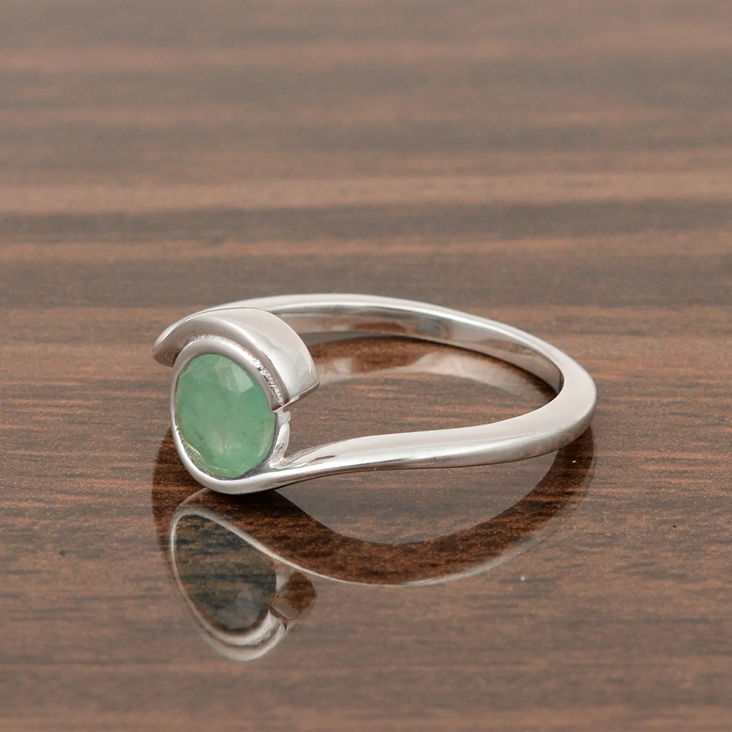 Bar-Set Solitaire 6mm Round Emerald Bypass Ring 925 Sterling Silver