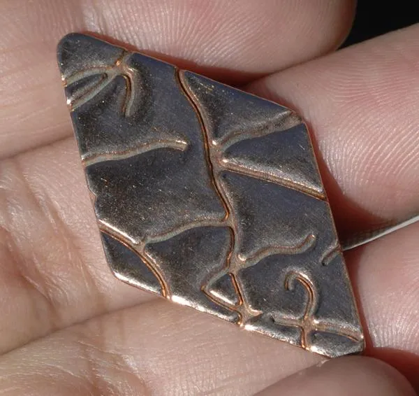 Diamond in Textured Pattern Metal 36mm x 20mm