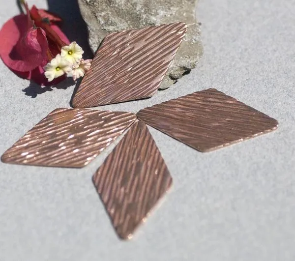 Diamond in Textured Pattern Metal 36mm x 20mm