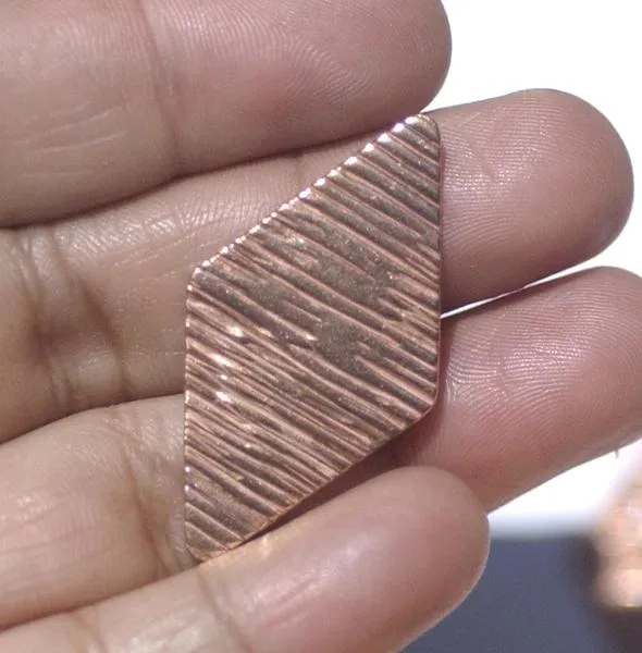 Diamond in Textured Pattern Metal 36mm x 20mm