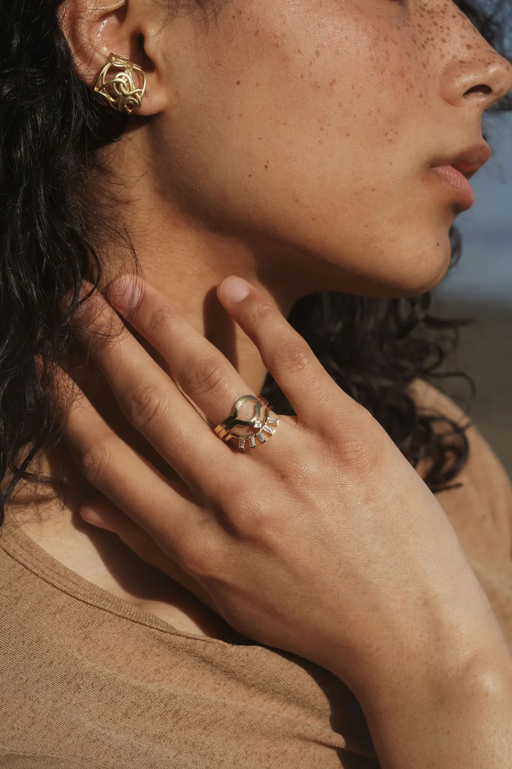 Eyelash Ring in Topaz