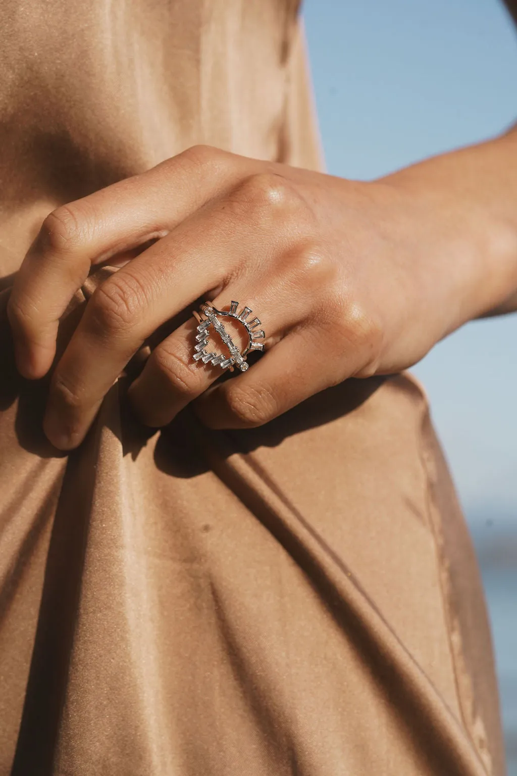 Eyelash Ring in Topaz