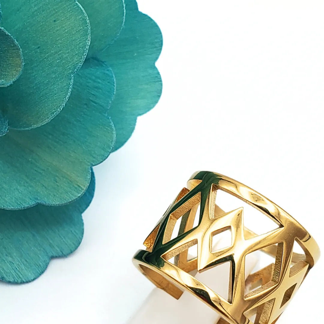 Golden Diamonds Ring