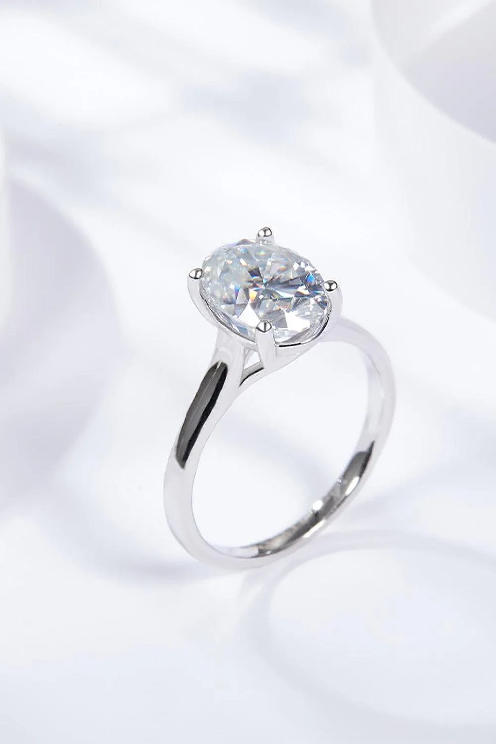 Hazel Blues® | 2.5 Carat Moissanite Solitaire Ring