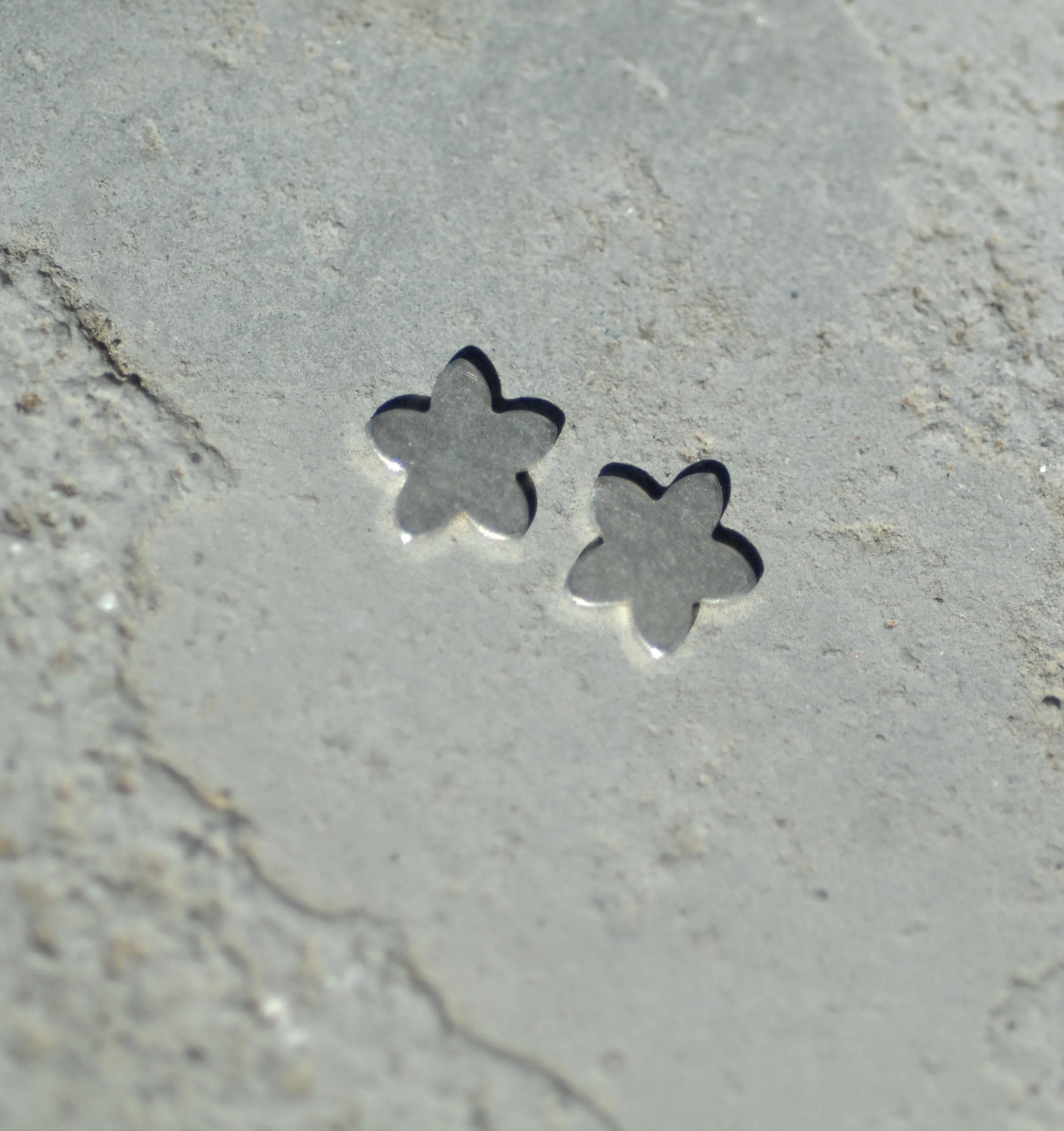 Most Tiny Metal Flower 5 Petal Mini Blanks