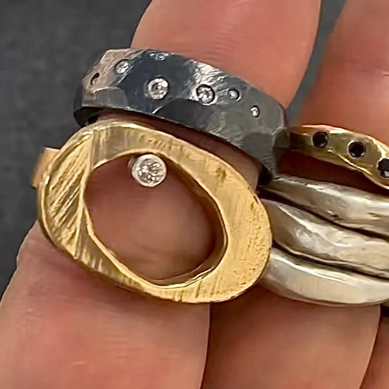 Ovum Ring in Bronze with Diamond