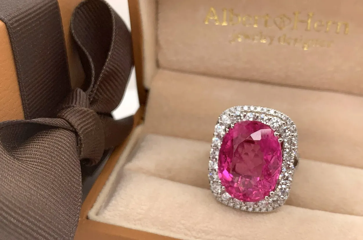Ring 18kt Gold Center Rubellite & 90 Diamonds