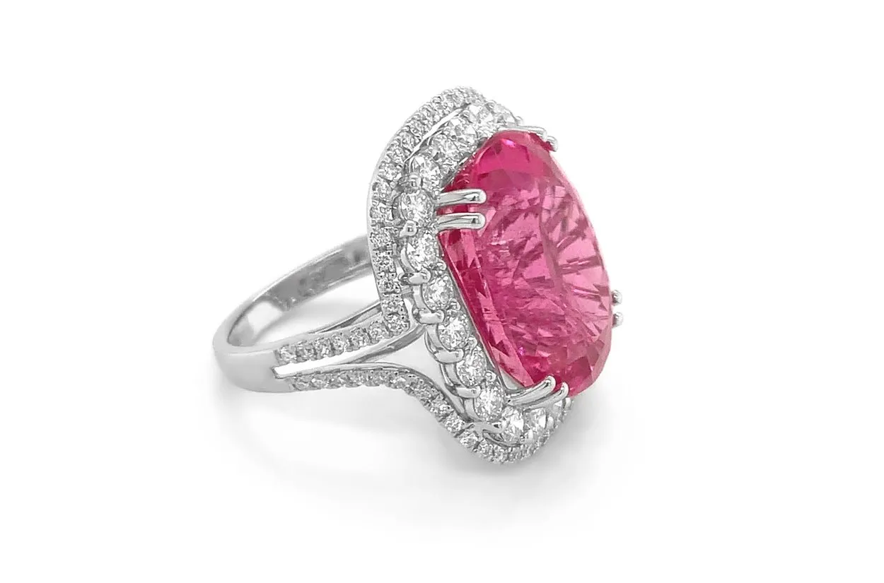Ring 18kt Gold Center Rubellite & 90 Diamonds