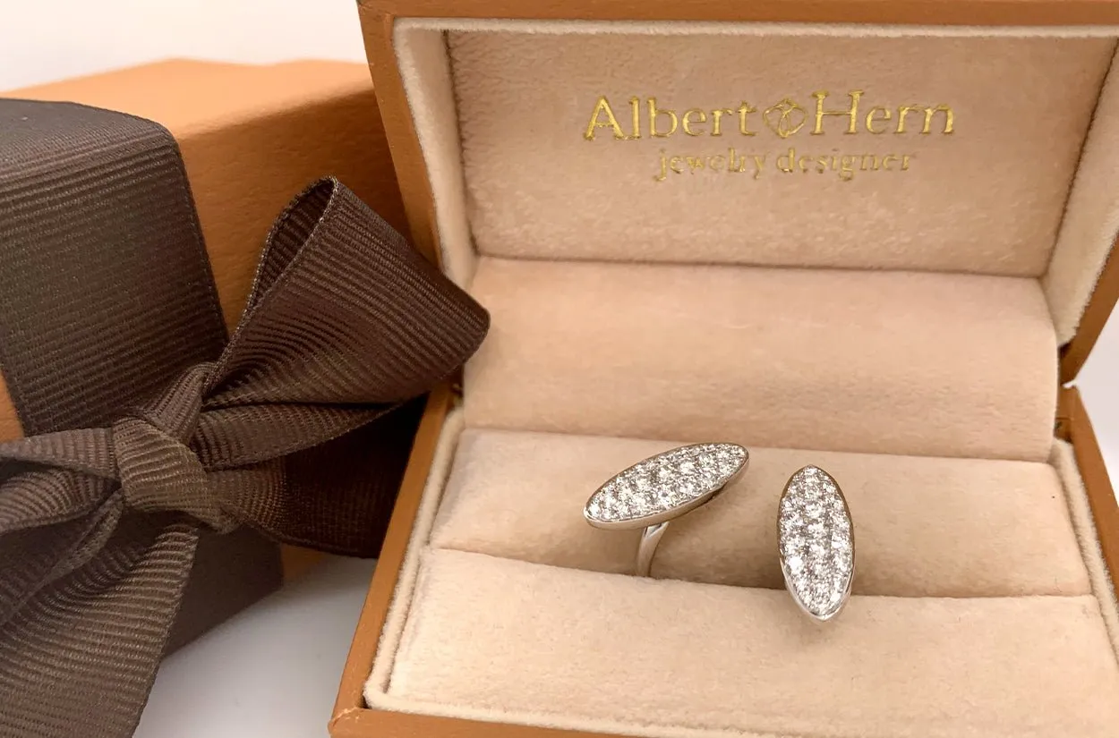 Ring 18kt Gold You & I Oval Pave Diamonds