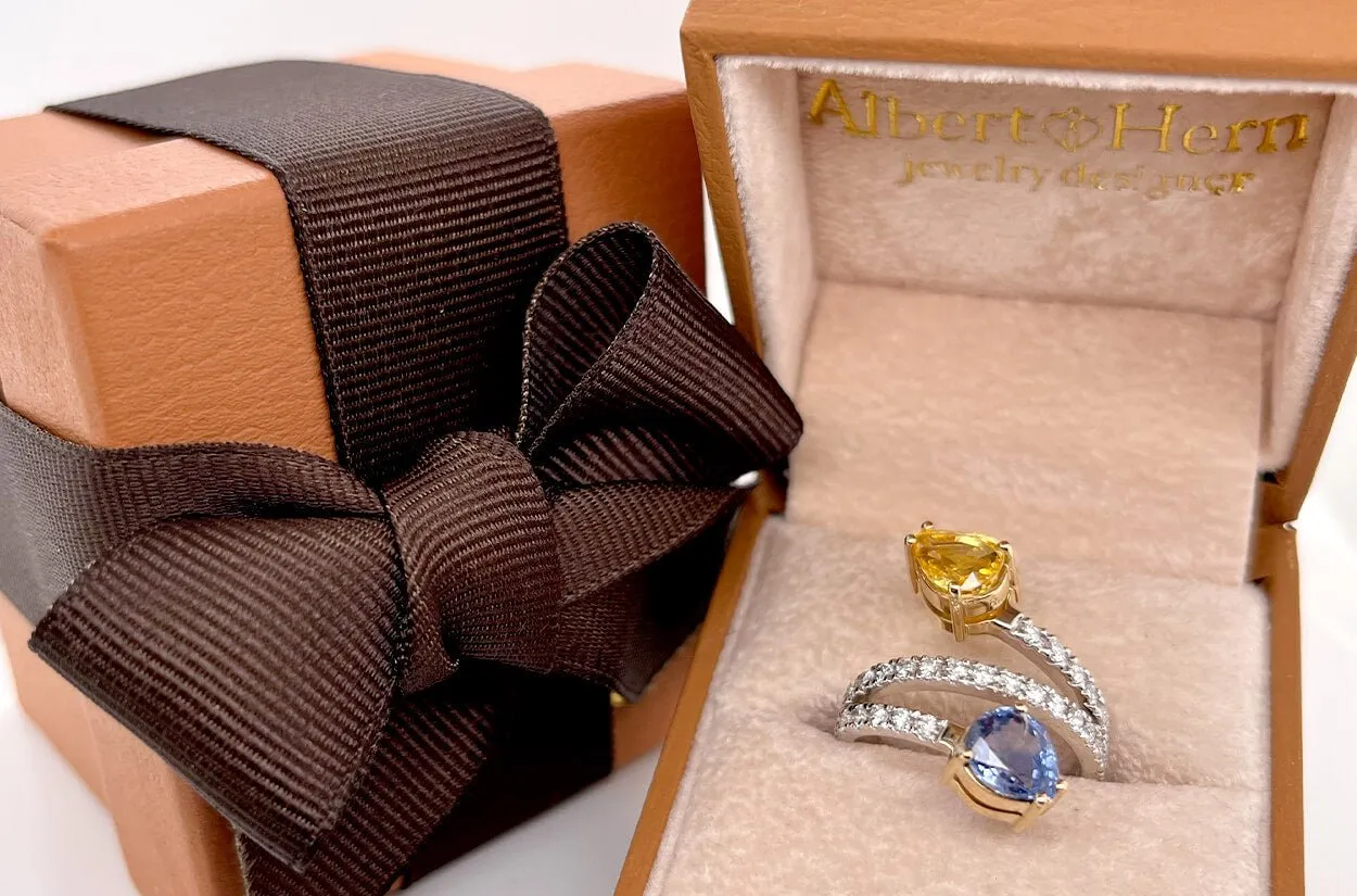 Ring 18kt Gold You and Me Pear Sapphires & Diamonds