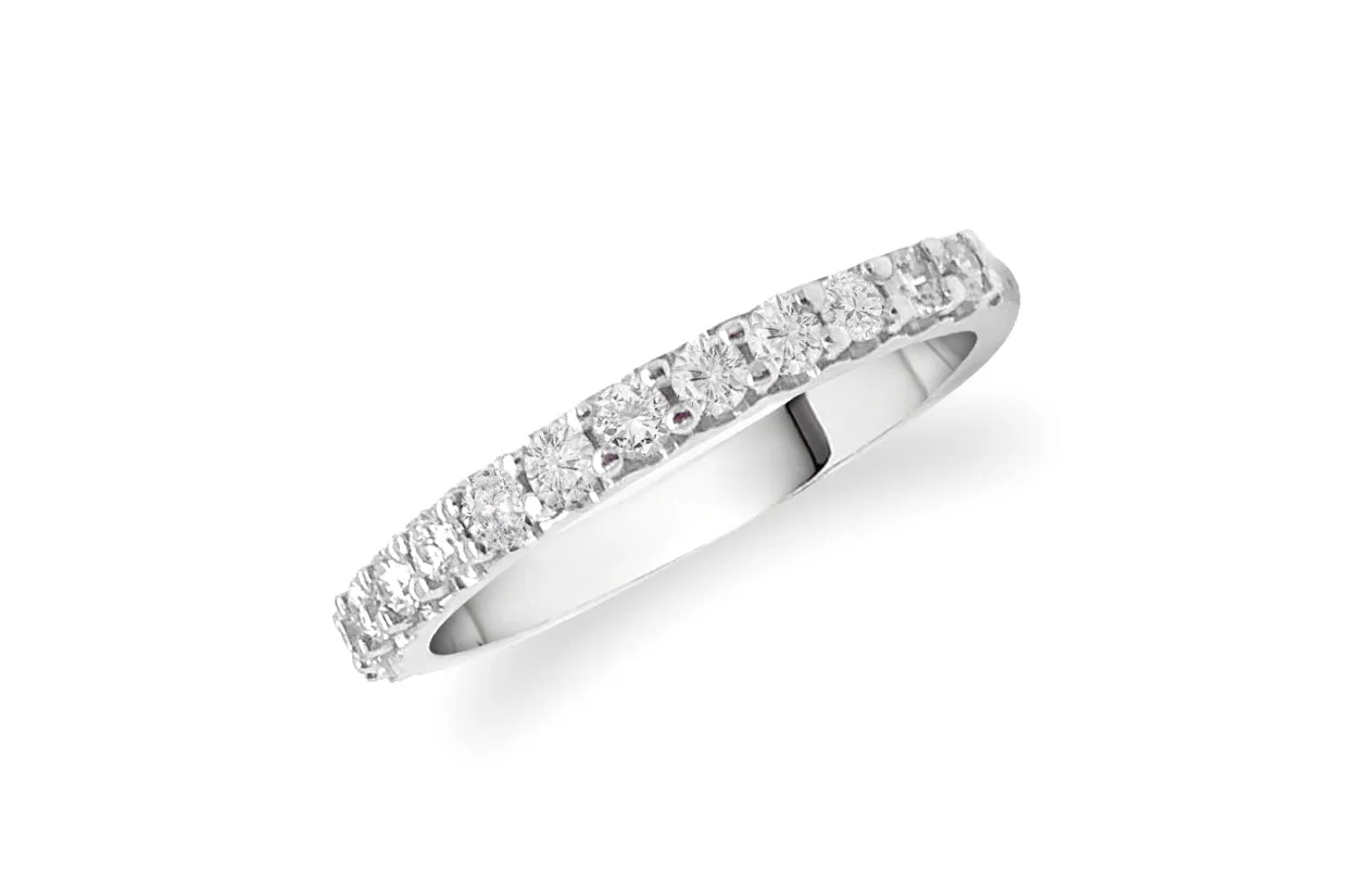 Ring 18kt White Gold Band & 14 Diamonds