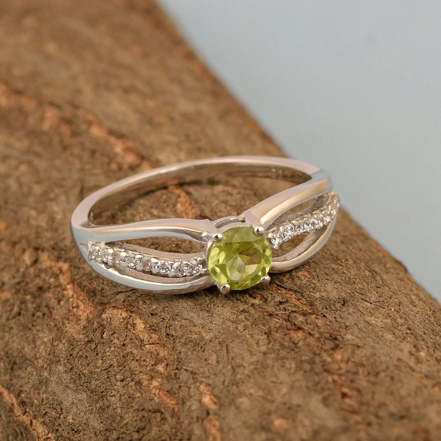 Round 5 MM Peridot Gemstone 925 Sterling Silver Cluster Ring