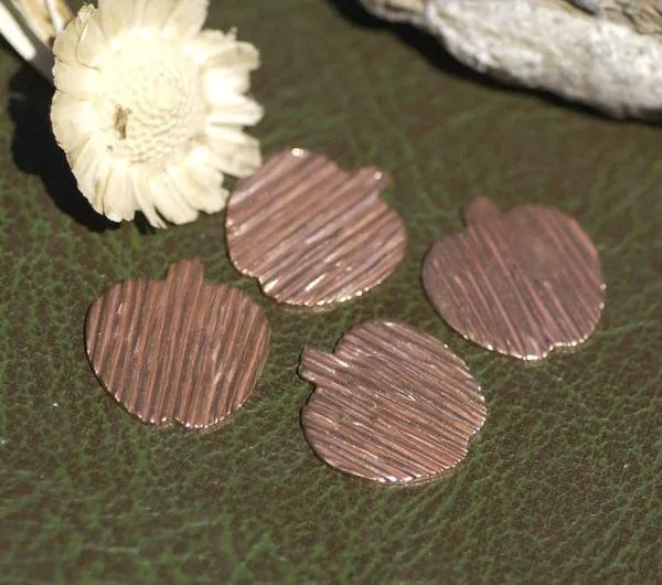 Small Apple in Textured Pattern Metal 16mm x 17mm