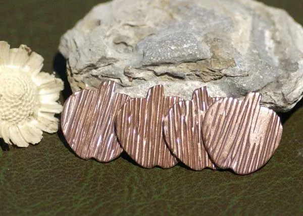 Small Apple in Textured Pattern Metal 16mm x 17mm