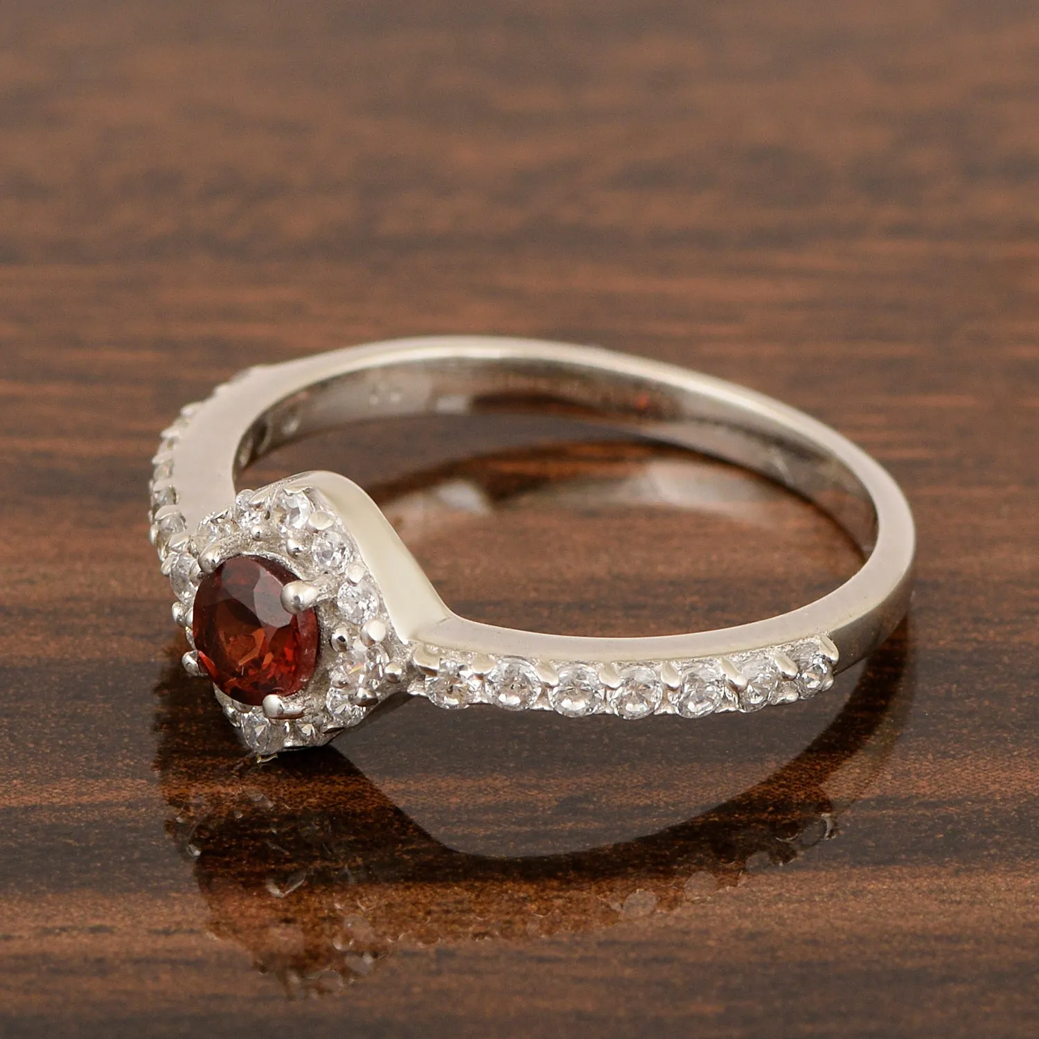 Solitaire Round 4mm Garnet & White Accents Women Wedding Ring