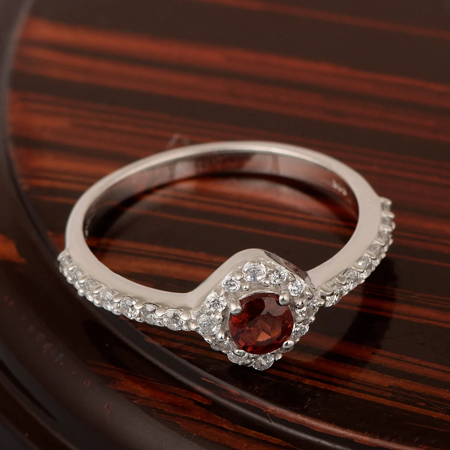 Solitaire Round 4mm Garnet & White Accents Women Wedding Ring