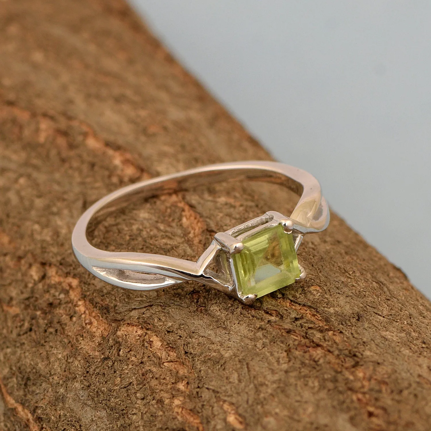 Square 5MM Peridot Gemstone 925 Sterling Silver Celtic Knot Solitaire Ring