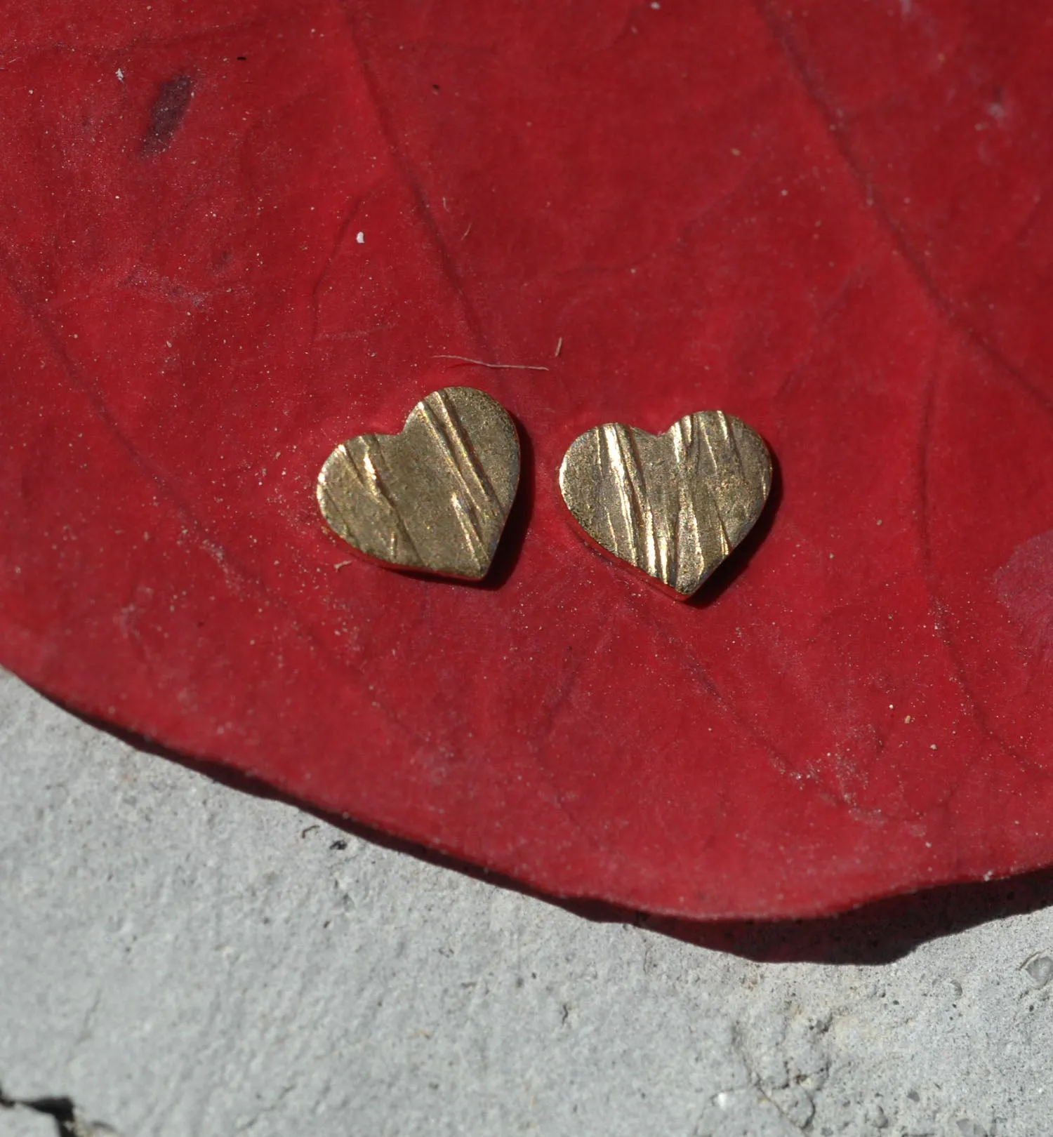 Textured Stripes - Tiny metal Heart Classic blanks 4mm x 4.6mm