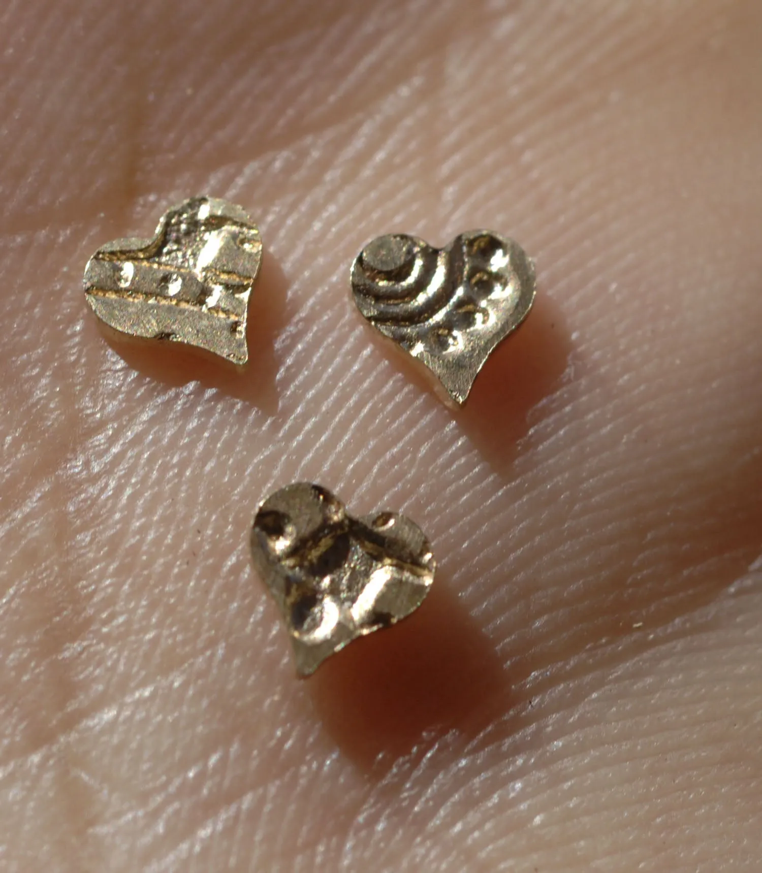 Tiny Metal Paisley Heart Classic 4mm x 4.6mm