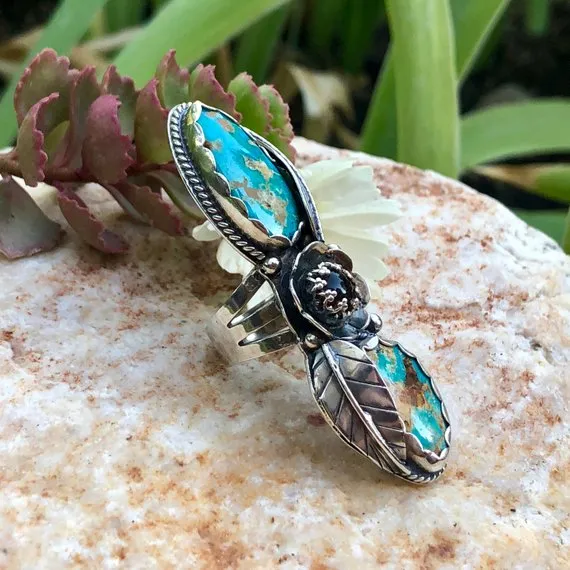 Turquoise flower Sterling Silver ring in a size 7 US