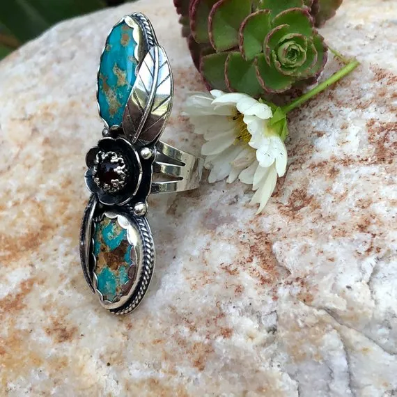 Turquoise flower Sterling Silver ring in a size 7 US