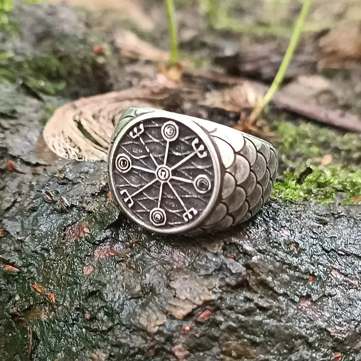 Veidistafur stave ring from bronze