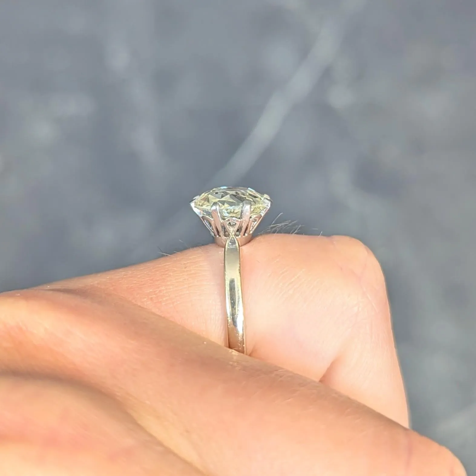 Vintage 2.58 CTW Modified Oval Cut Diamond Platinum 18 Karat Yellow Gold Solitaire Engagement Ring GIA